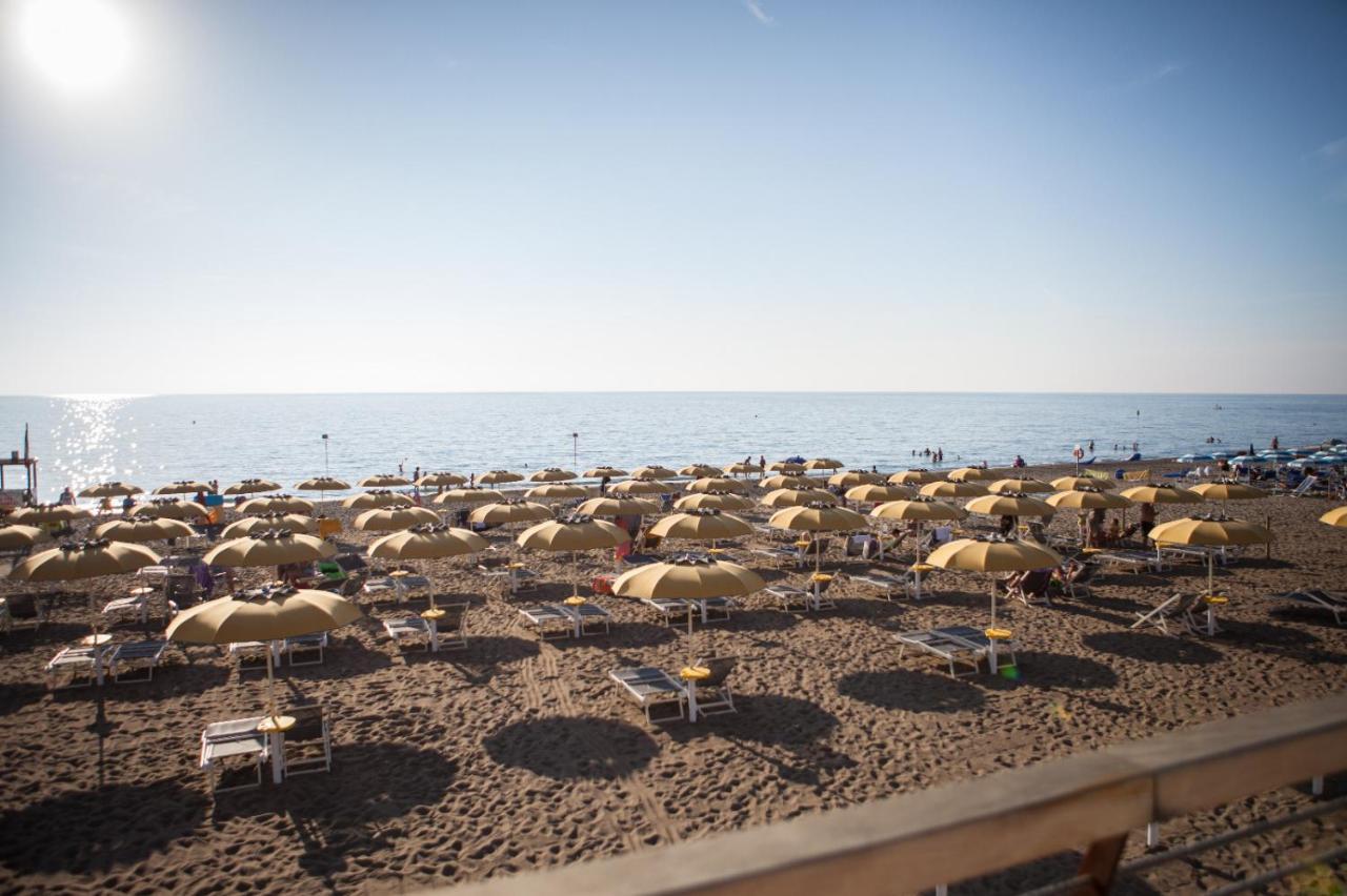 Miledy Monolocale Direttamente Sul Mare Daire Marina di Castagneto Carducci Dış mekan fotoğraf