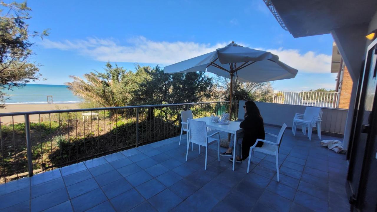 Miledy Monolocale Direttamente Sul Mare Daire Marina di Castagneto Carducci Dış mekan fotoğraf